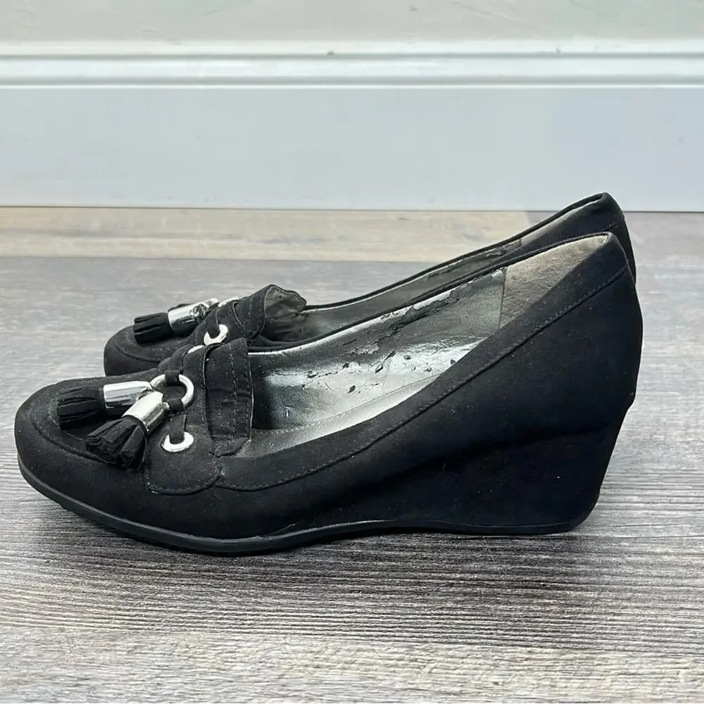 Unisa black tasseled loafer leather wedged casual shoes size 6 B127